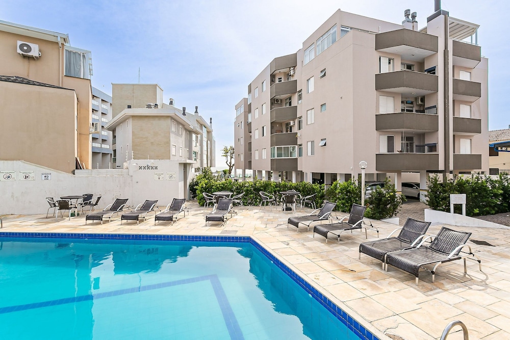 Apto em Condominio pe na Areia, c/ Piscina Mhr308
