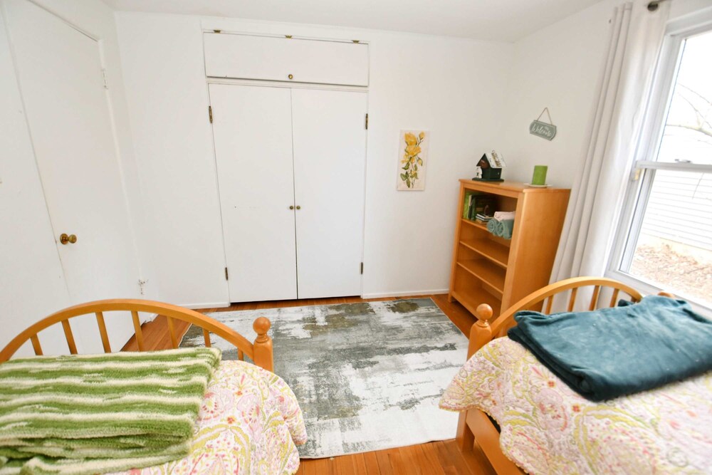 3 Bedroom 2 Bath Home Close to ND w Fire pit 1155