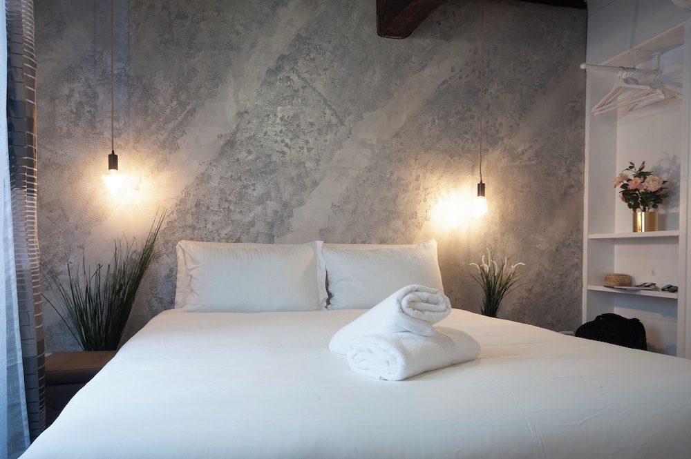 navona jacuzzi apartment