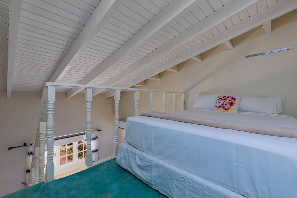 Sleeps 16 Palm Beach - 6BR Villa w Private Pool