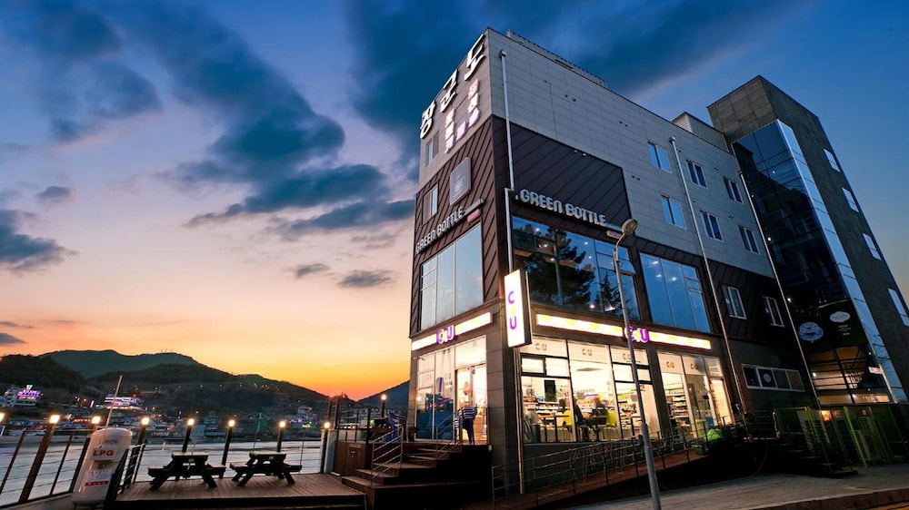 Yeosu Janggun Island Pension