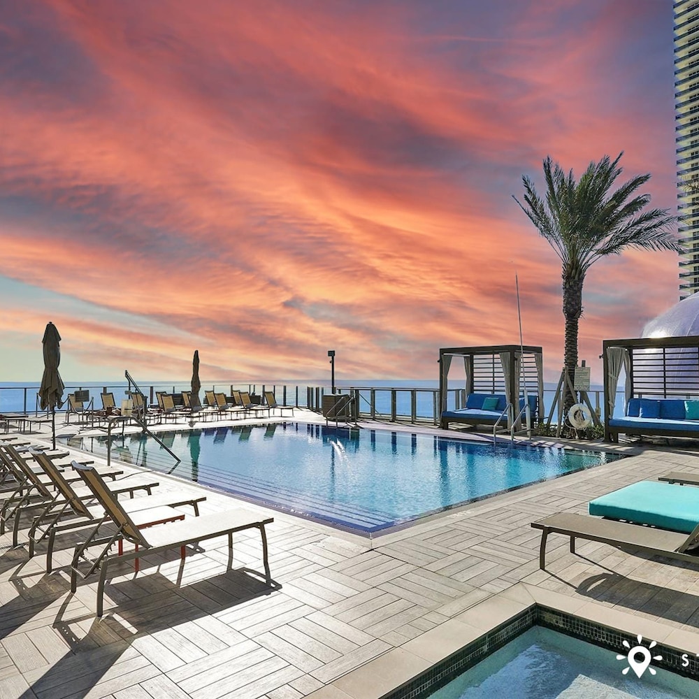 Rooftop Pool Oceanview Balcony Beachfront Resort