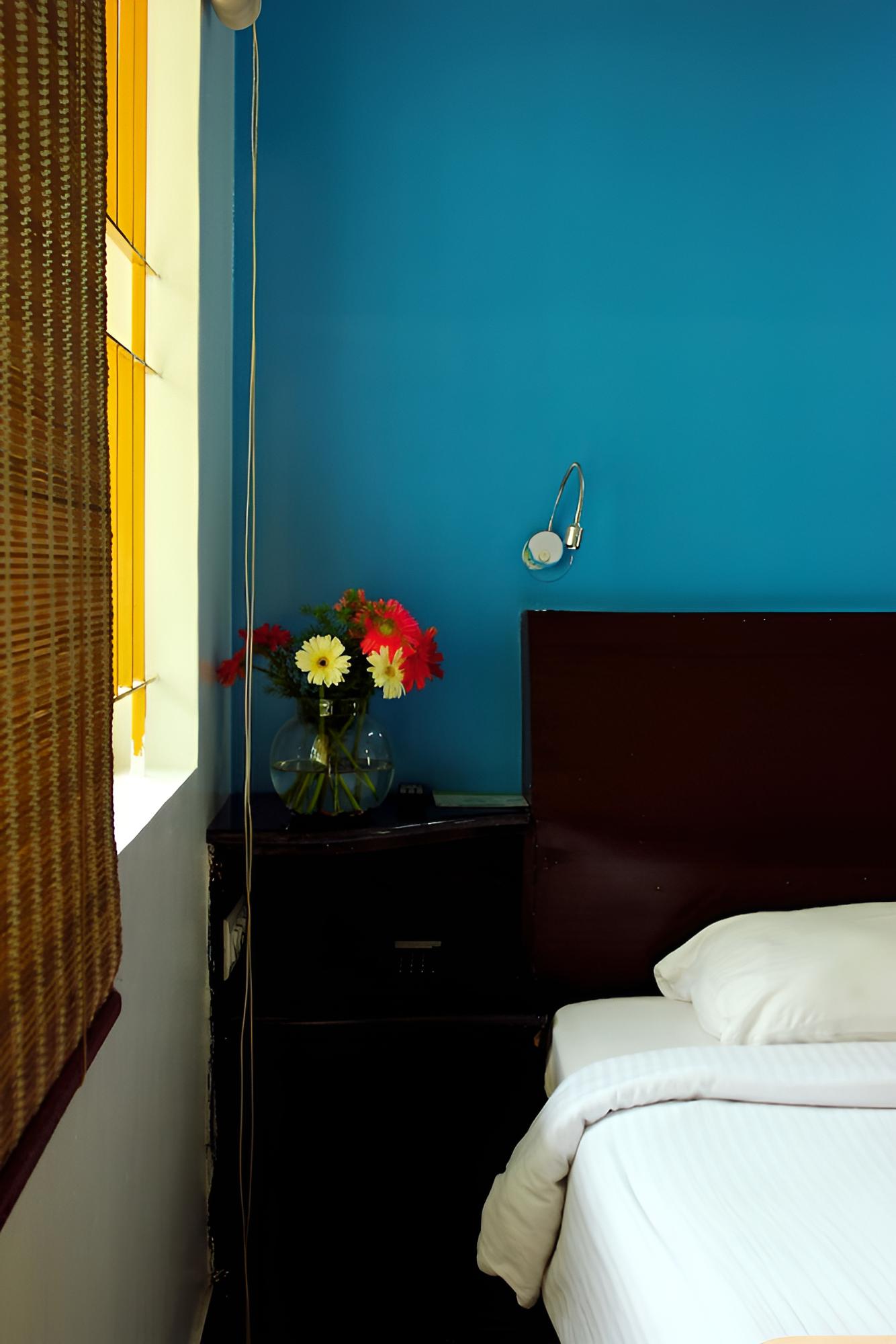 Hotel Mint Green Path