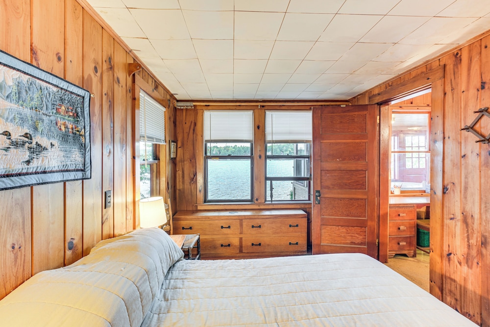 Dock, Beach, Views: Rustic Green Lake Cottage