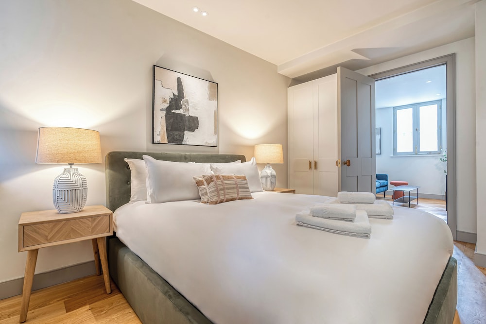 Luxury flats near Big Ben and London Eye