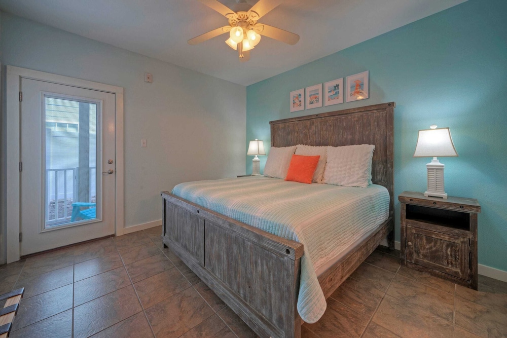 9 Costa Bahia Sleeps 20, Pool + Beach Nearby Perfect for Families