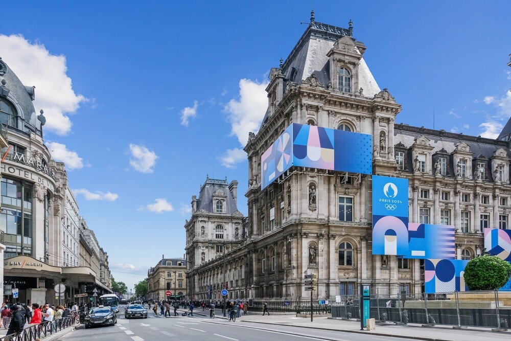 4BR Stylish Stay in the Heart of Marais