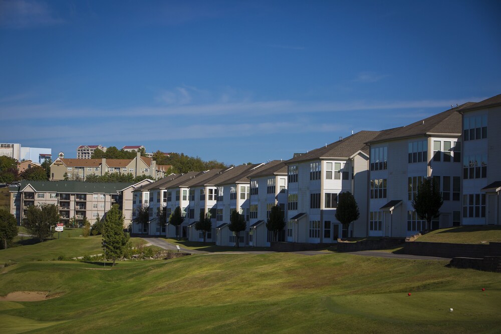 Green Mountain Grand 4 Bedroom Condo by RedAwning
