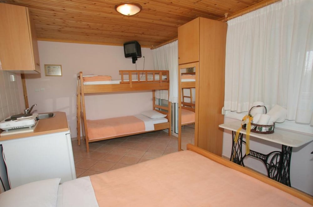 Xanthos Rooms