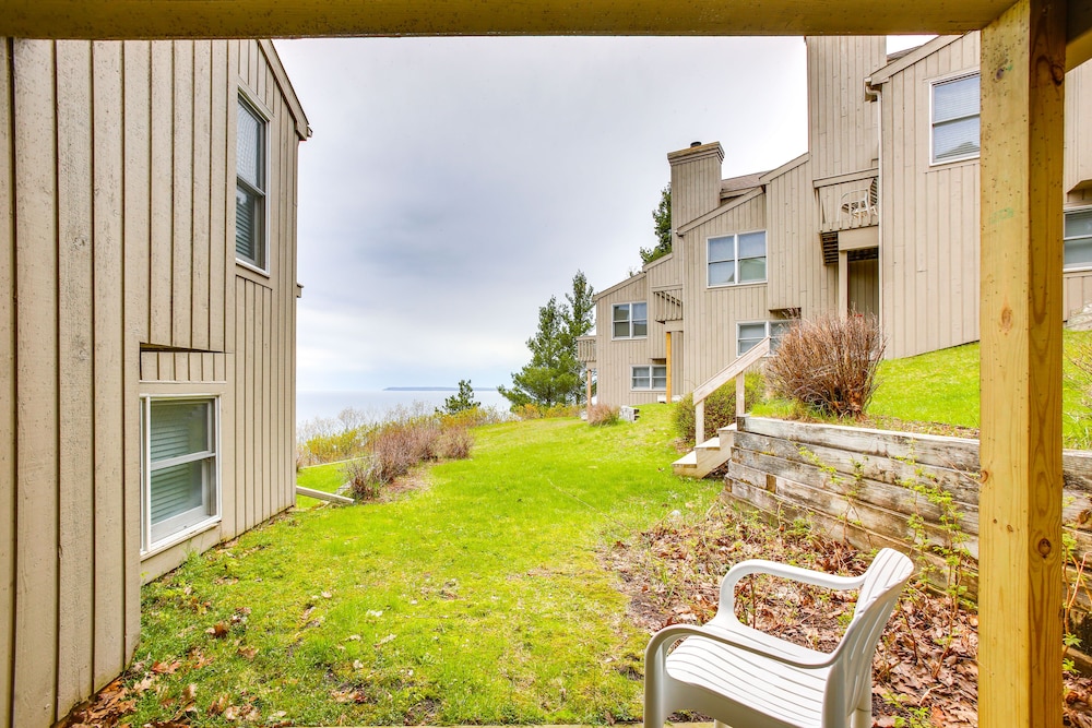 Glen Arbor Vacation Rental w/ Views of Lake! view 5