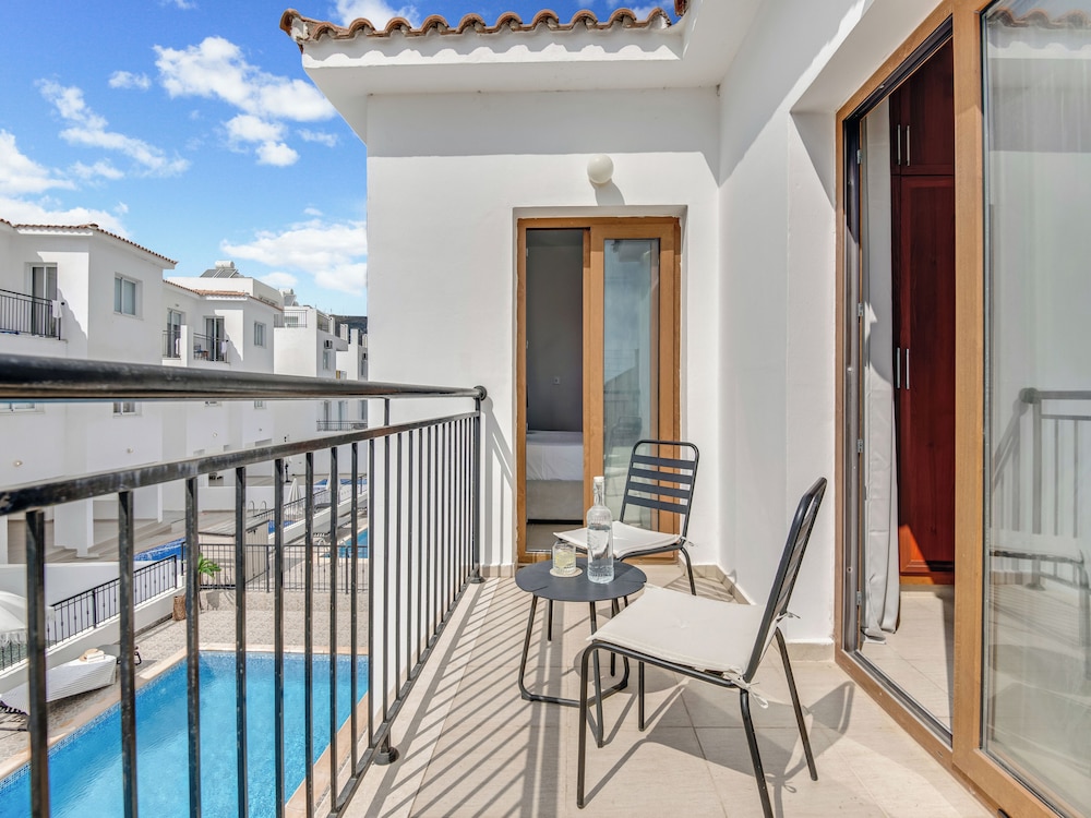 Sanders White Mountains - Adorable Villa With Pool view 5