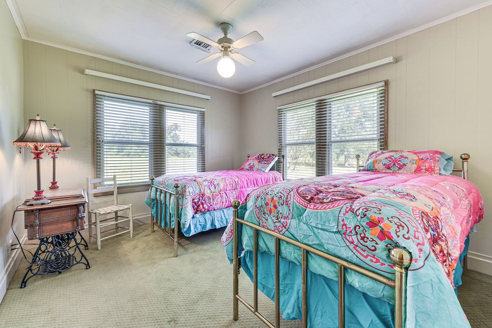 8 Mi to Lafayette: Dog-friendly Home w/ Large Yard view 4