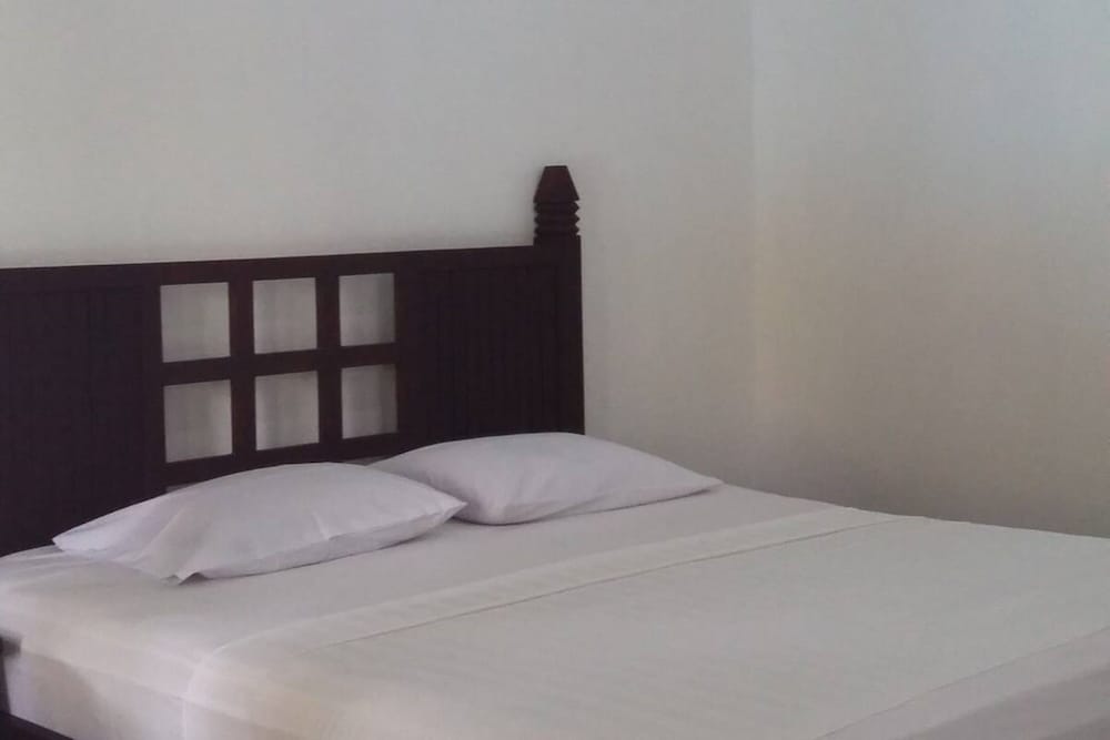 Padang Lovina Sea Side Cottage
