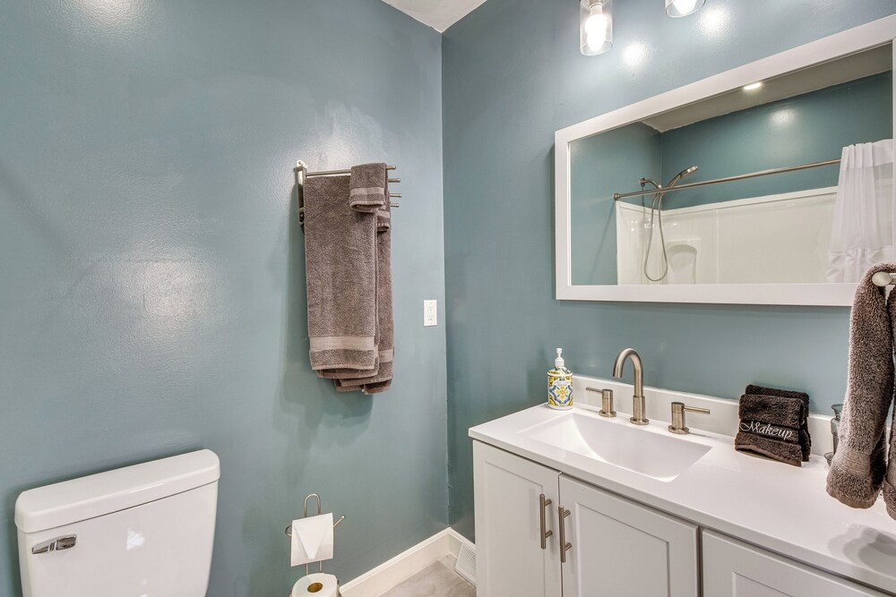 4 Mi to Clemson : Pet-friendly Seneca Cottage