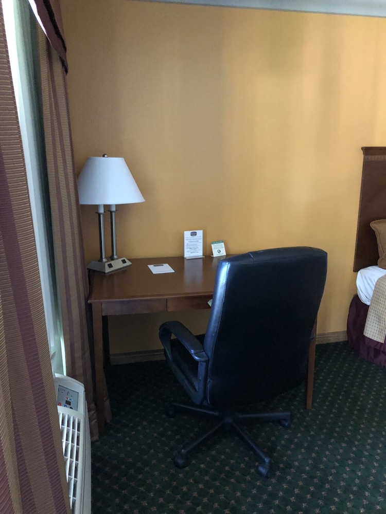 Cloverdale Wine Country Inn  Suites - Property Image 25