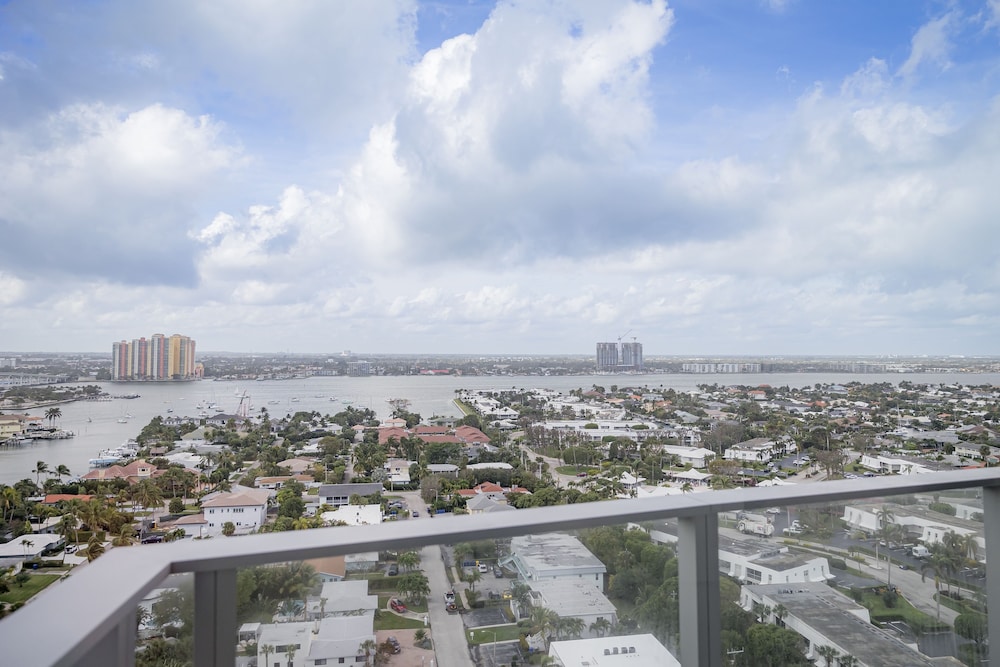 Private Condos at Amrit Ocean Resort