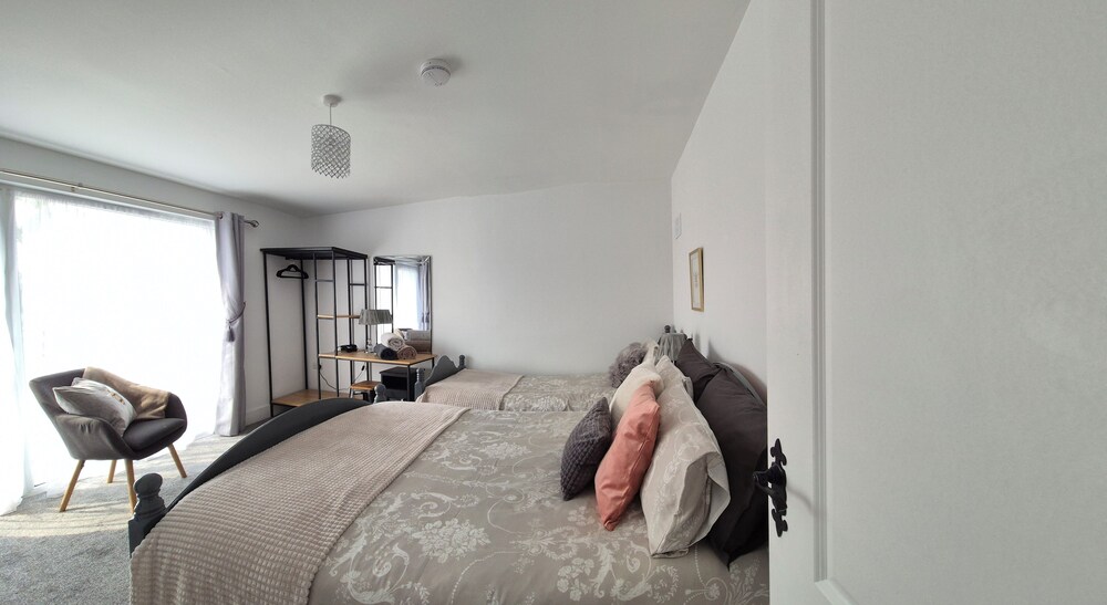 Tranquil Carney Commons Cottage - Sleeps 10