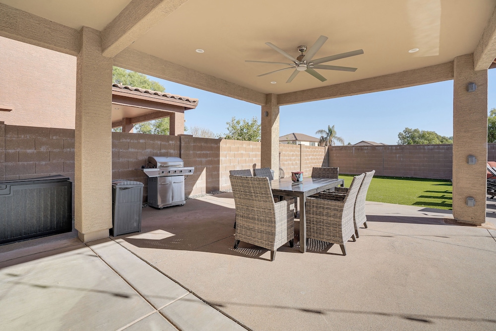 5 Mi to Surprise Stadium: Chic Arizona Home