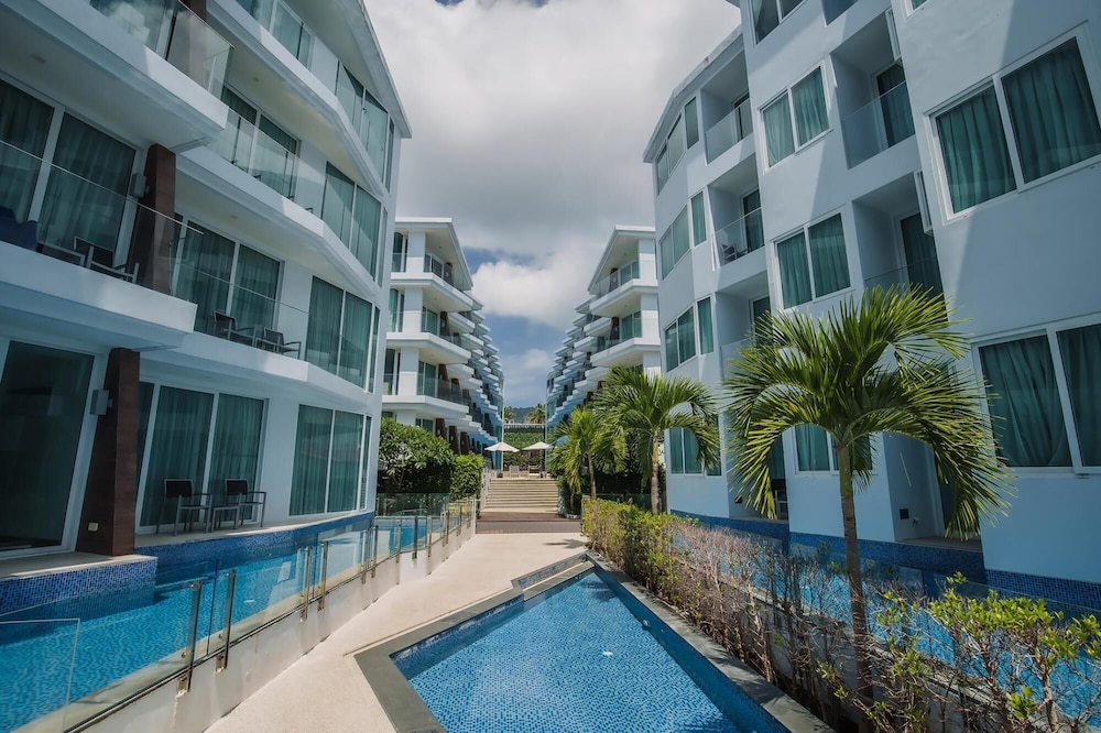 Maroon Studio at the Beachfront view 4