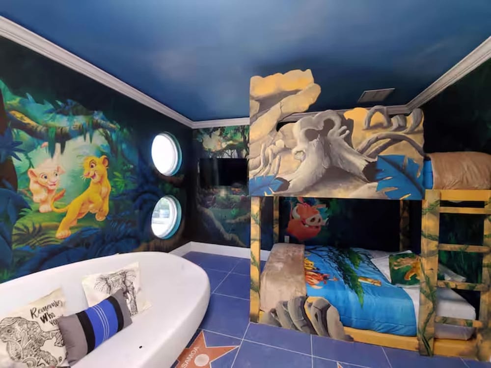 Ultimate Hollywood Themed Mansion for Big Groups
