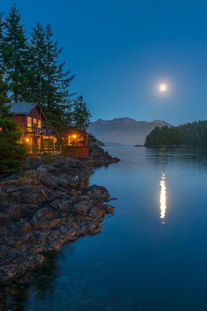 Nootka Island Lodge