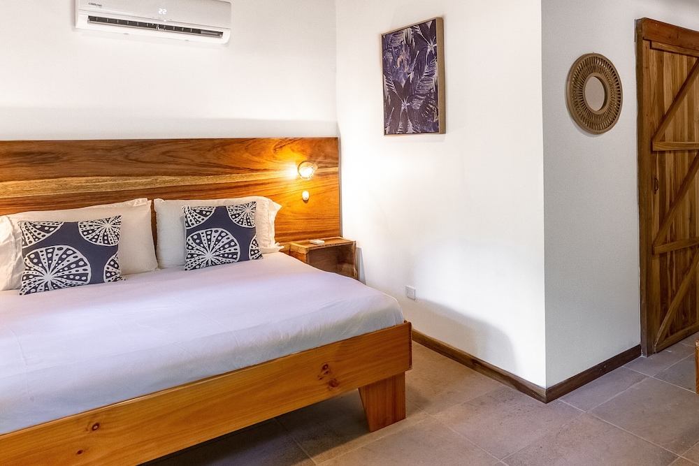 Hotel Makanas Beach Bungalows - Image 1