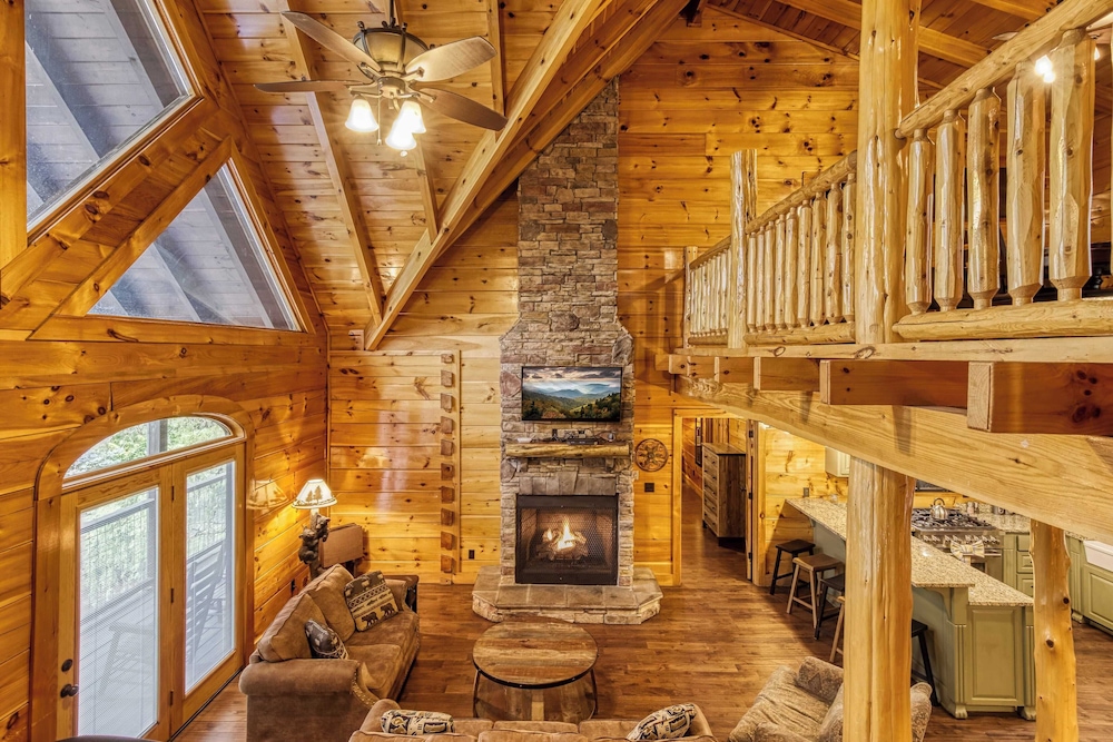 Luxury Cabin Sleeps 19 Game Room, Hot Tub Dollywood Alpine Mountain Lodge