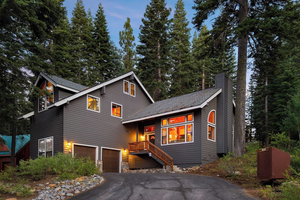Cozy Escape w/ Hot Tub + Deck & Access to Tahoe Donner & Skiing Alpenglow Chalet by Avantstay