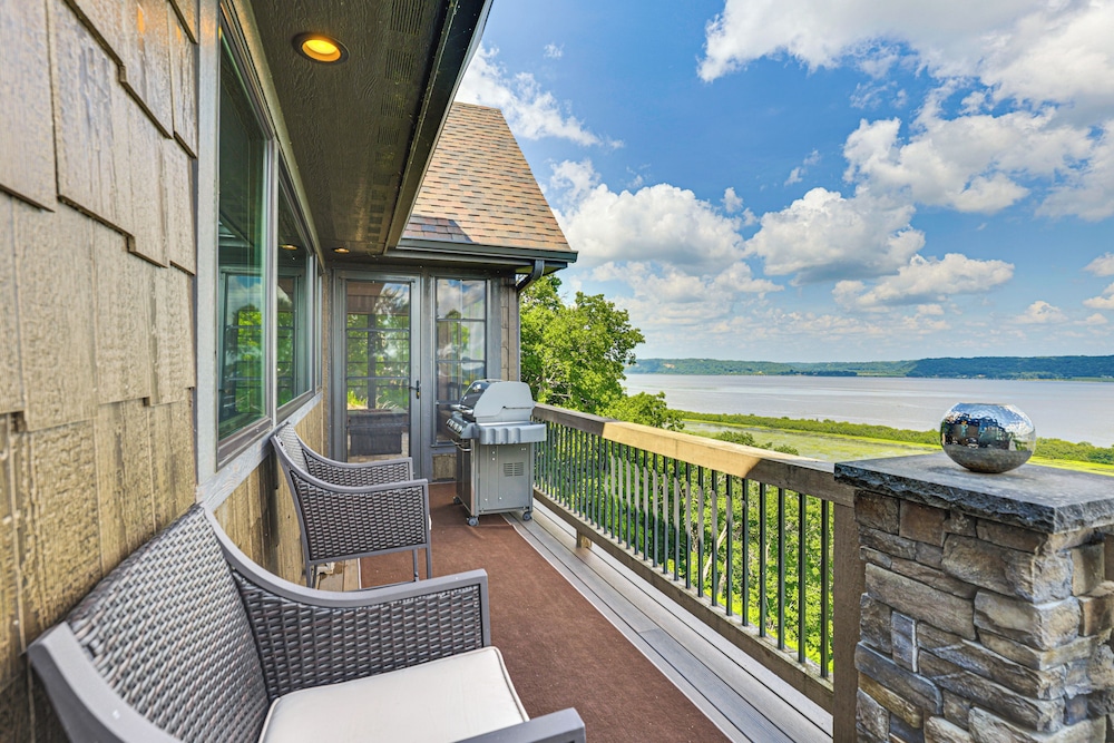 River Views + Wraparound Deck: Dubuque Getaway