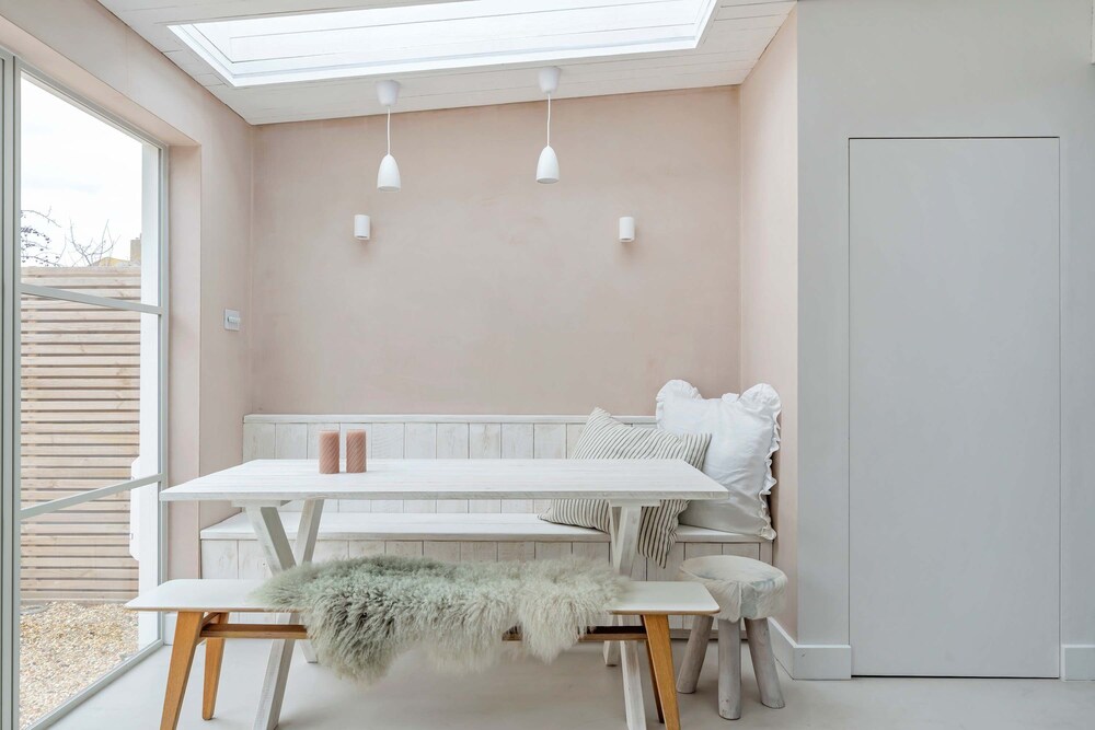 Chic Coastal Retreat - 5-min Stroll to Beach