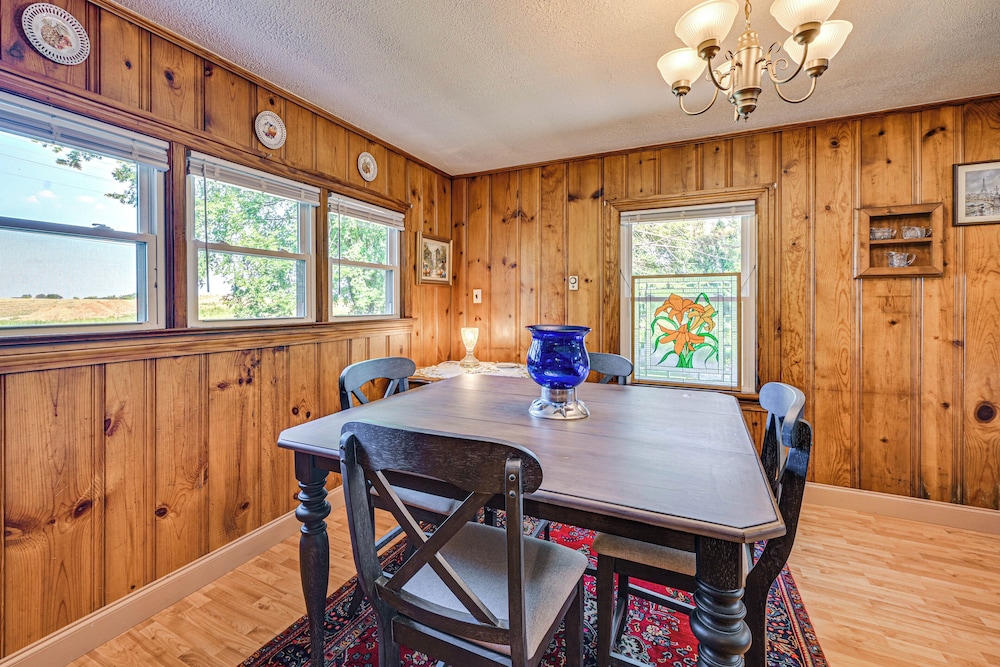 2 Mi to Oak Grove Racing & Gaming: Home on 1 Acre
