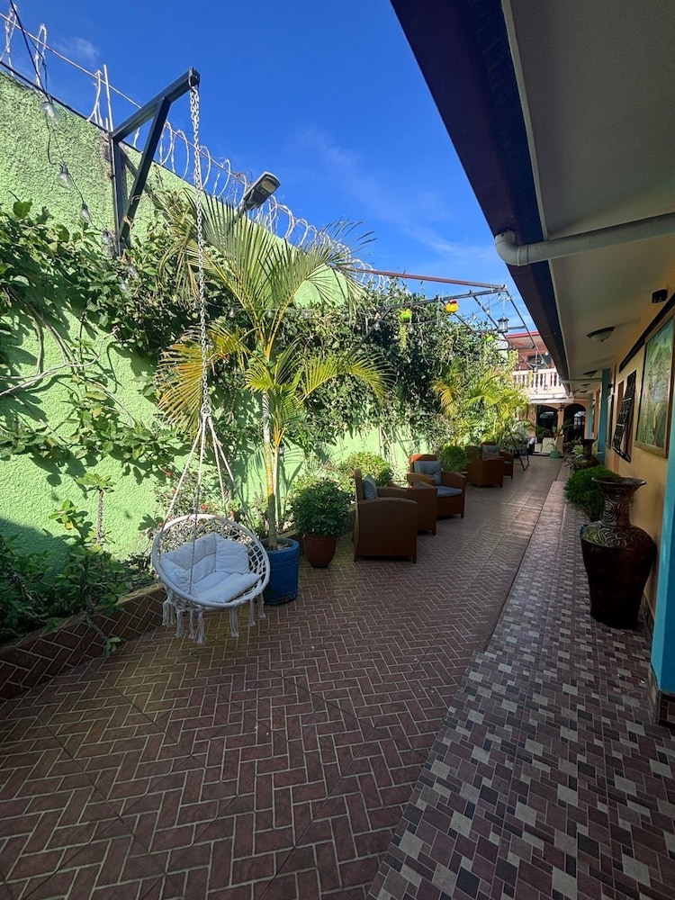 GRANADOS GUEST HOUSE