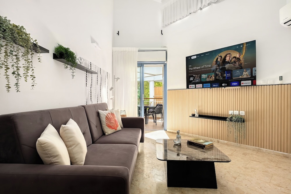 Royal Park Apt Resort by Sea N Rent