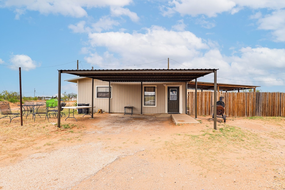 7 Mi to Dtwn Odessa: Home w/ Large Yard!
