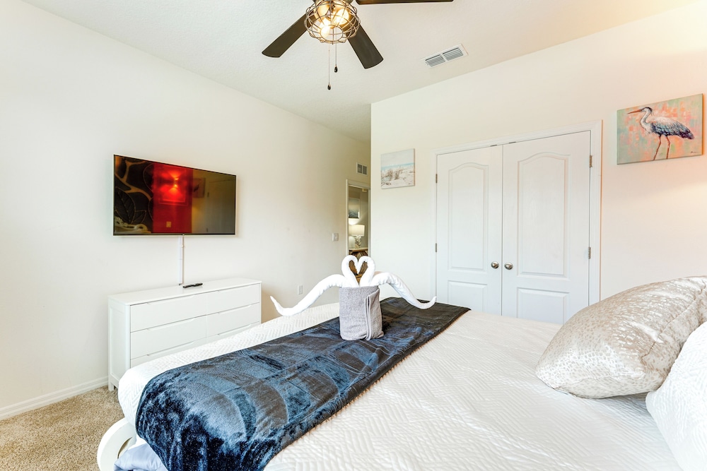 10 Mi to Disney World: Oasis w/ Resort Amenities!