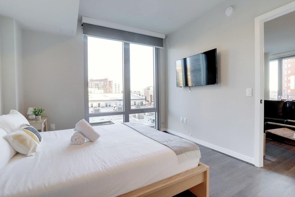 Stylish Apartment Steps from the Metro