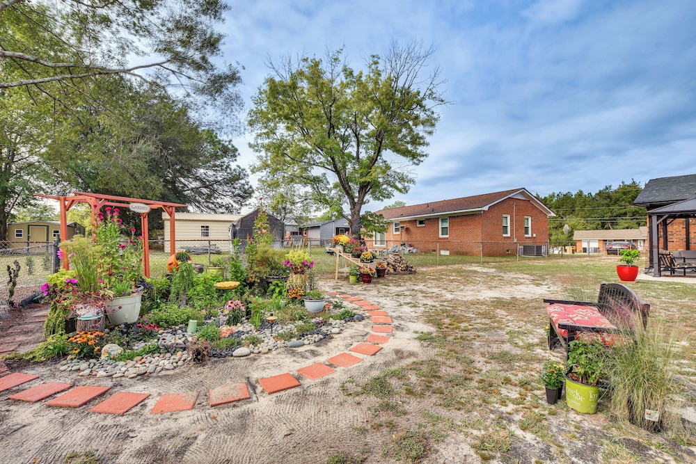 1 Mi to Fort Bragg: Family Home w/ Backyard