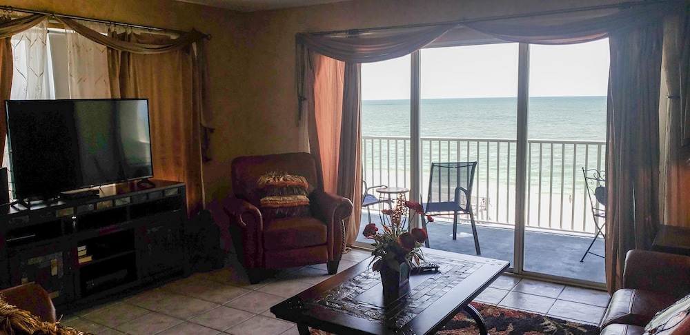 Sea Oats Beach Resort by Liberte