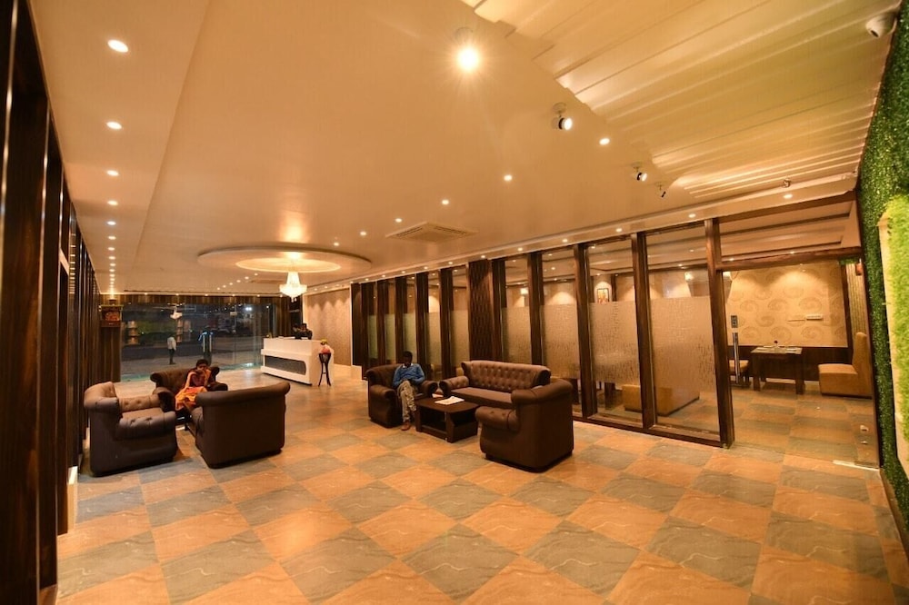 Lobby & Reception