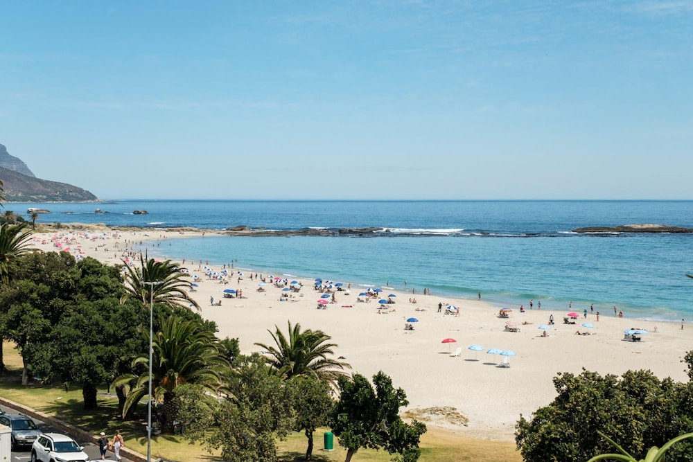 Villa Bleu Blanc in Camps Bay With Pool and Views