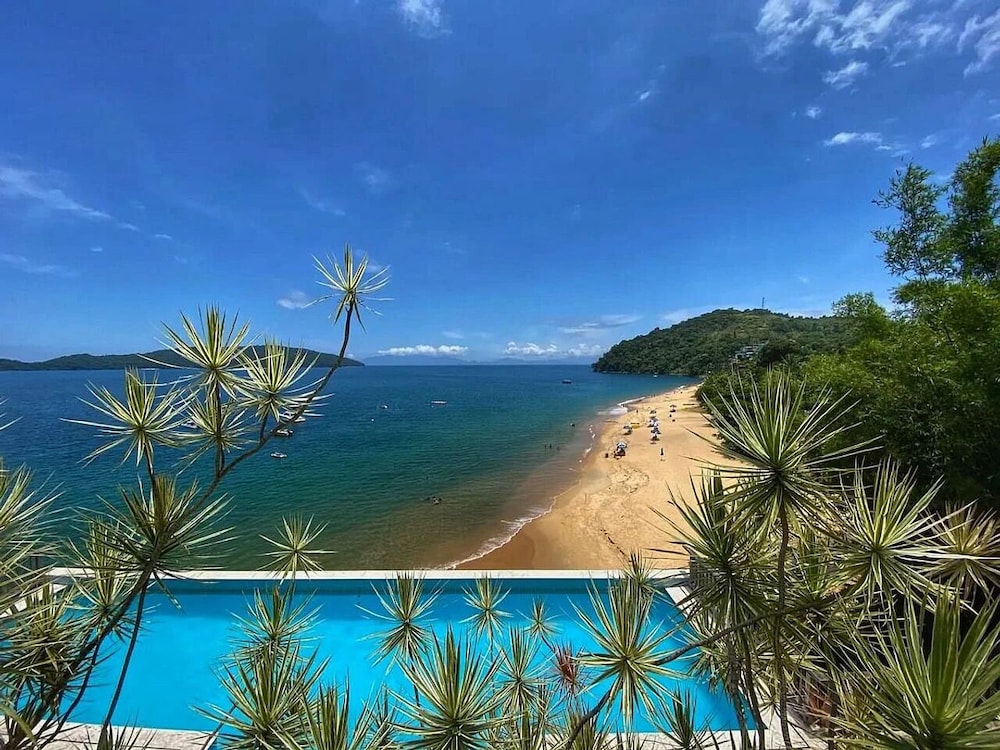 Red Beach Mansion