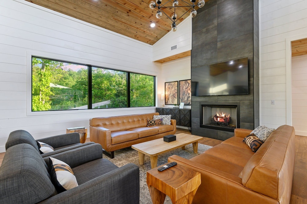 Luxury Retreat in Broken Bow