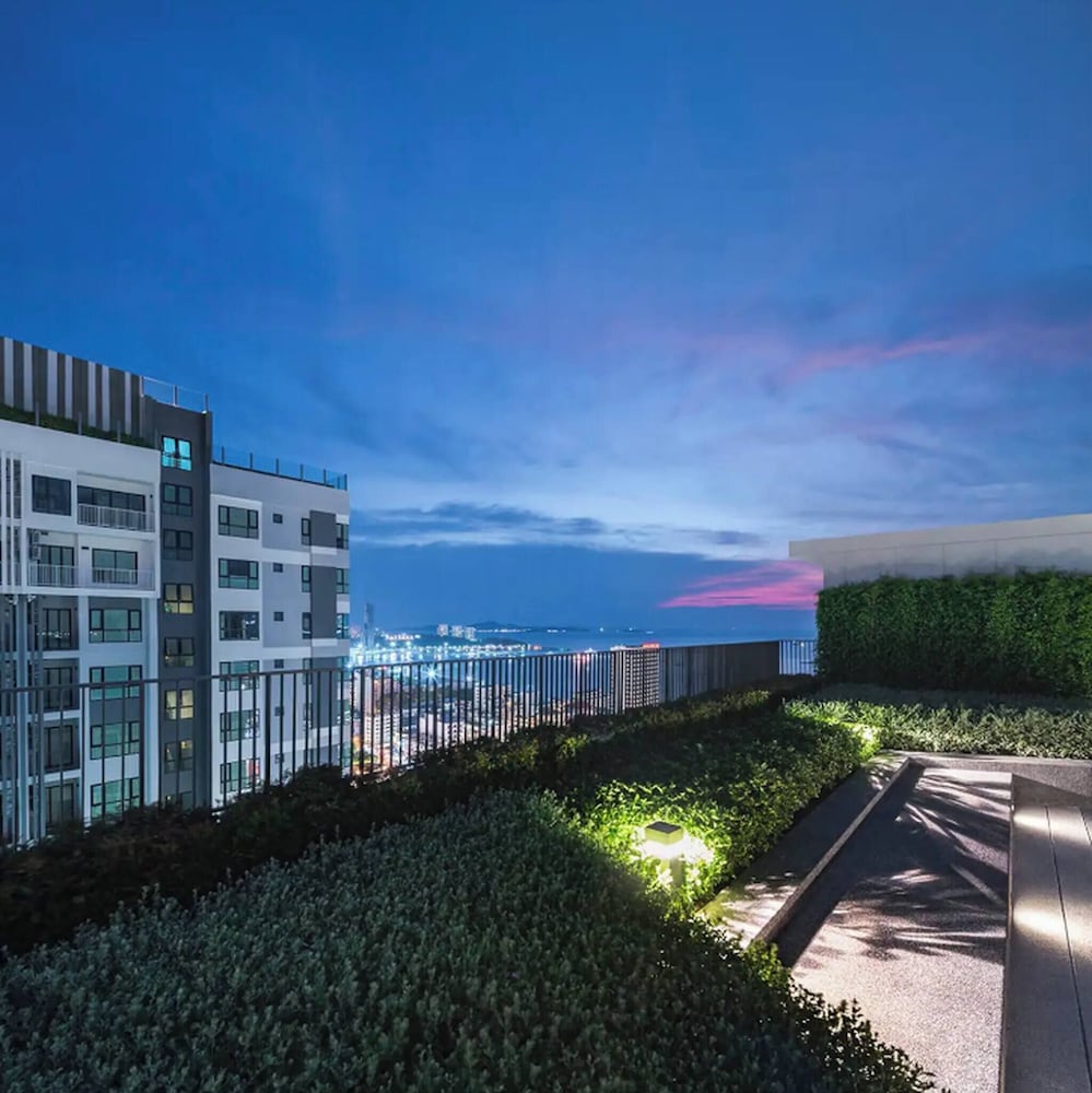 Fully Furnished Excellent Location -next to Beach
