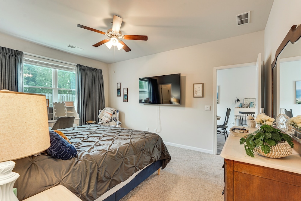 7 Mi to Dtwn Augusta! Modern Family Home