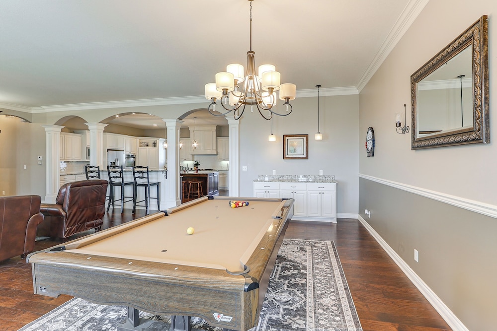 Balcony & Patio: Spacious Home in Bel Aire!