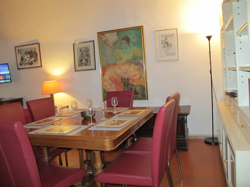 Aurora in Pantheon Apartment
