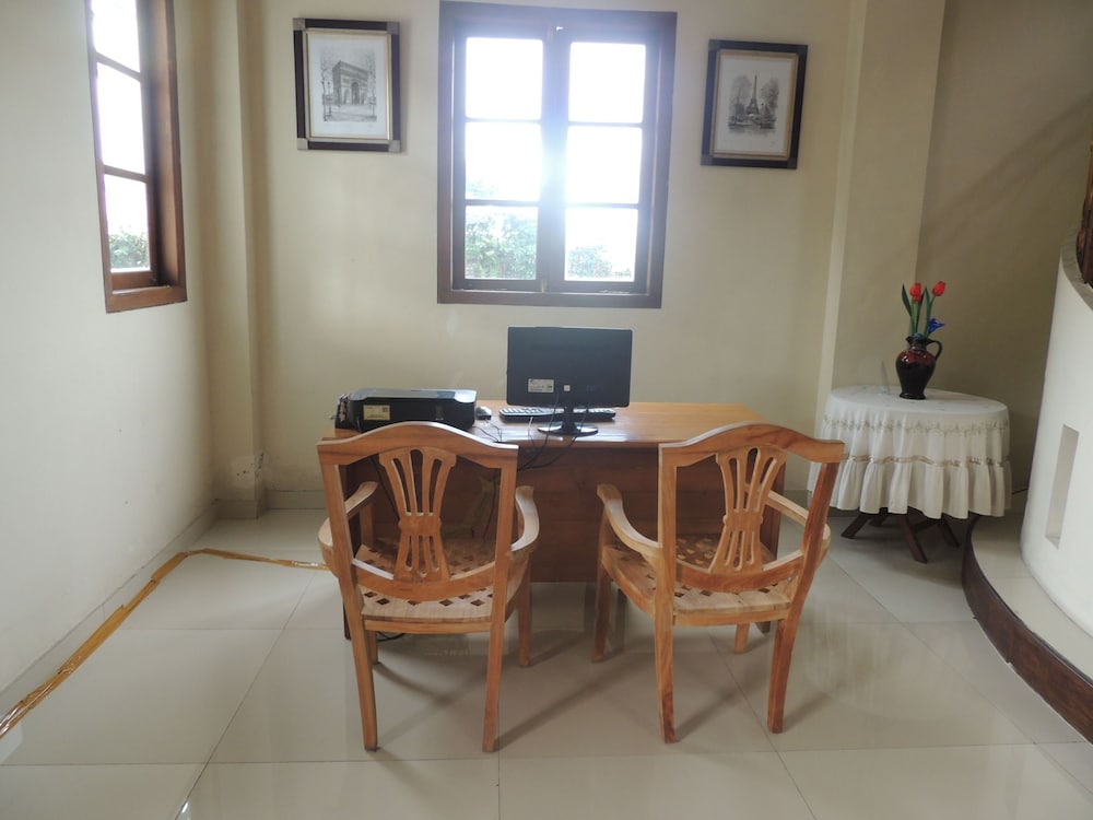 Lobby & Reception
