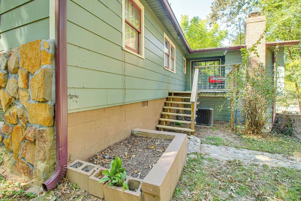 Near State Park & Spring River: Family Gem w/ Yard