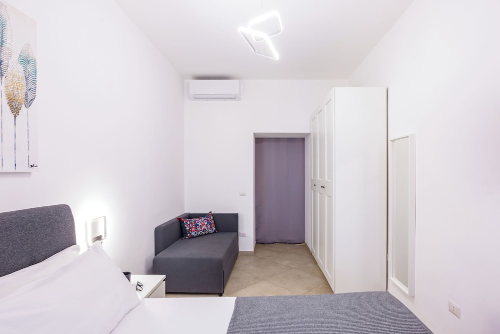 Chiaia Boutique Flat on Pedestrian Area by Napoliapartments
