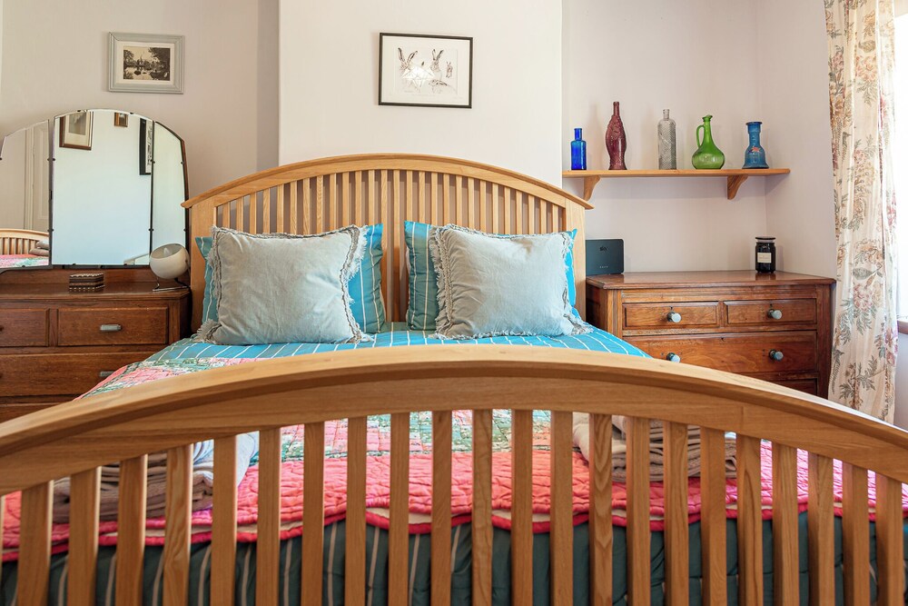 Lovely 2 BD with stunning views over Stroud valley view 3